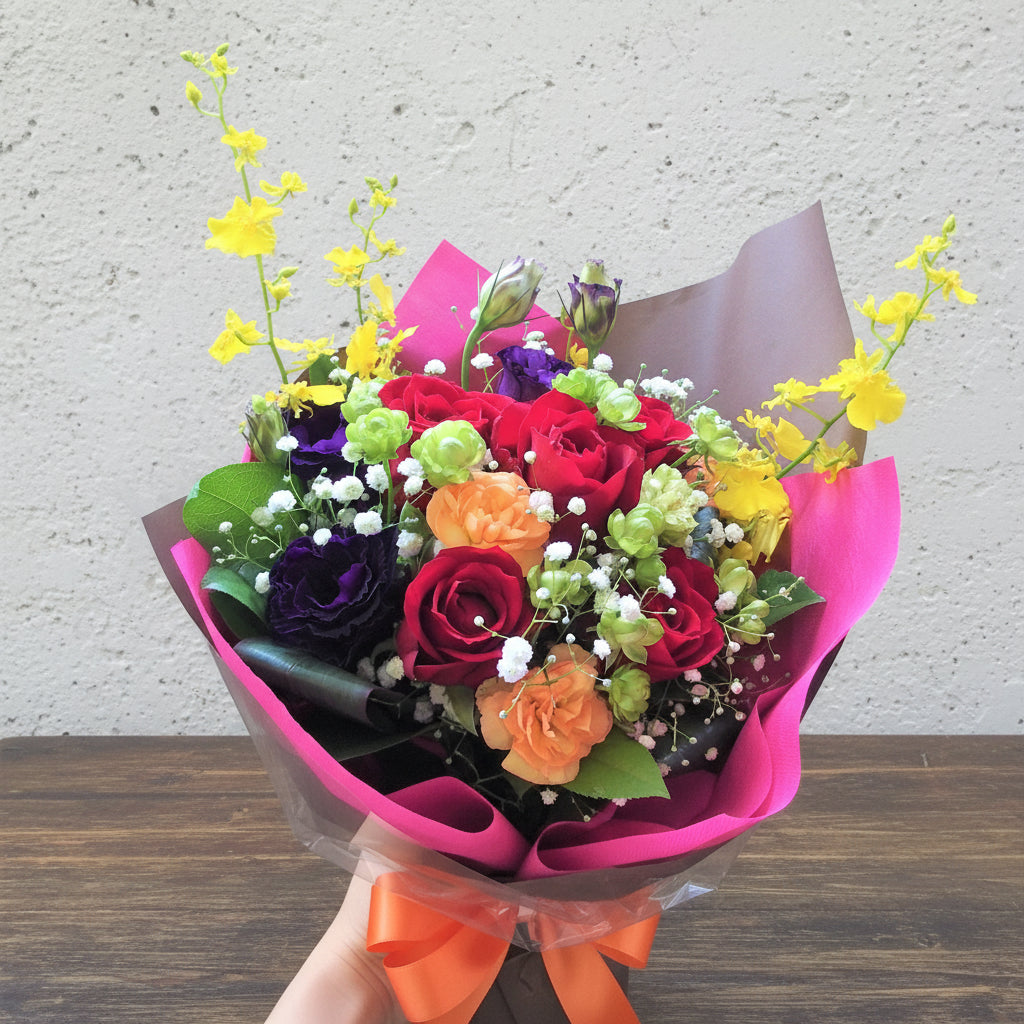 カラフルな花束も良いですね♪