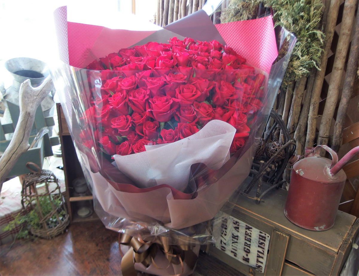プロポーズ保証付】108本のバラの花束