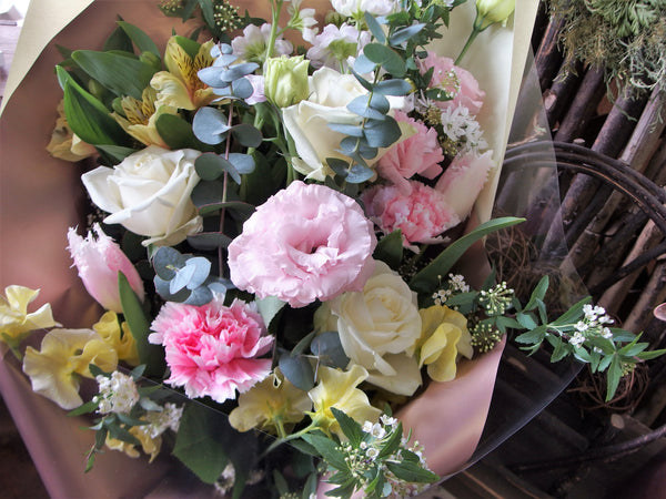 白バラの花言葉は尊敬