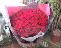 【プロポーズ保証付】108本のバラの花束